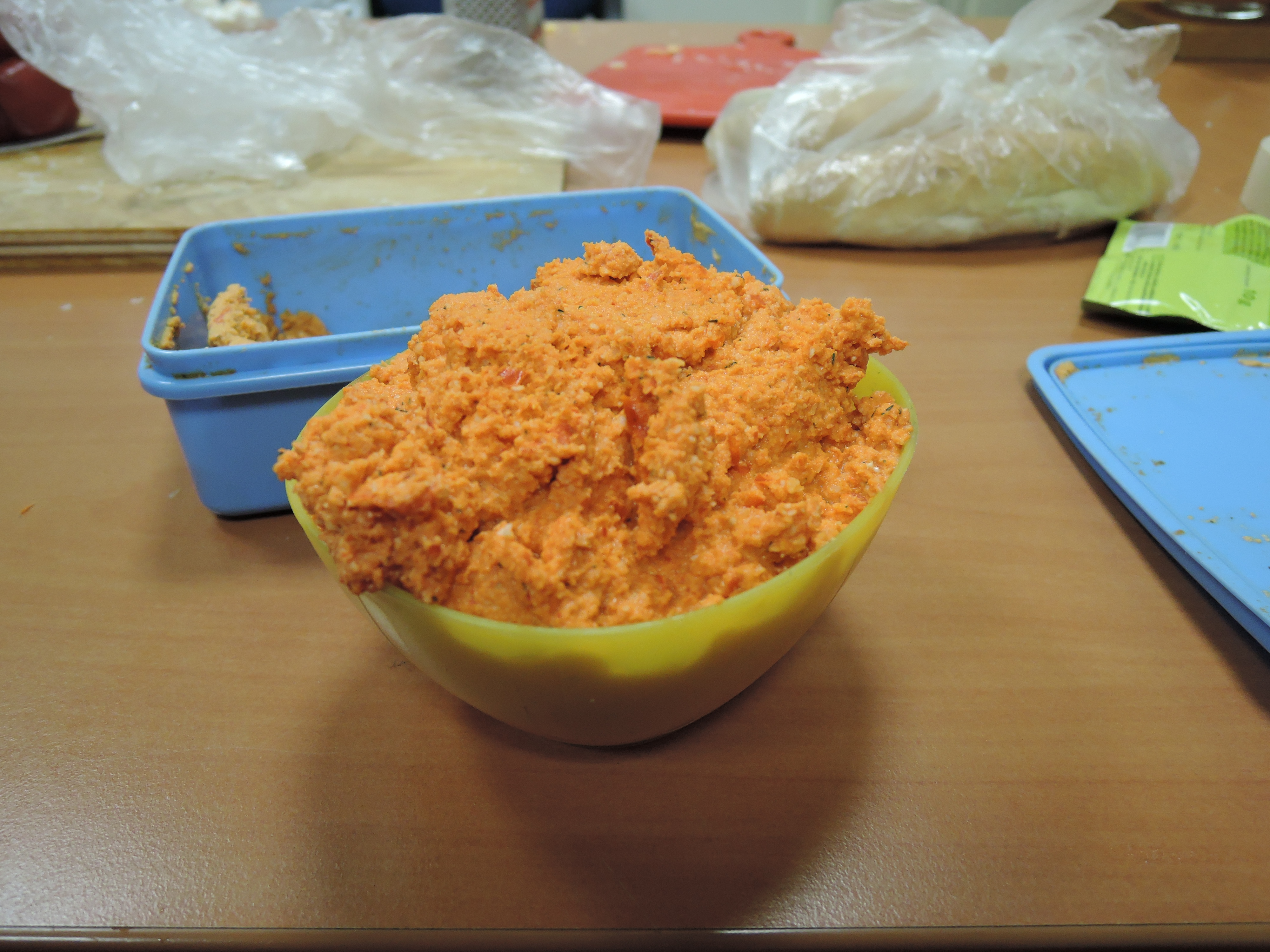 ... která se ani nevešla do misky :D ale vzhledem k tomu, že jí bylo tolik, měli jsme všichni co snídat :-) 13