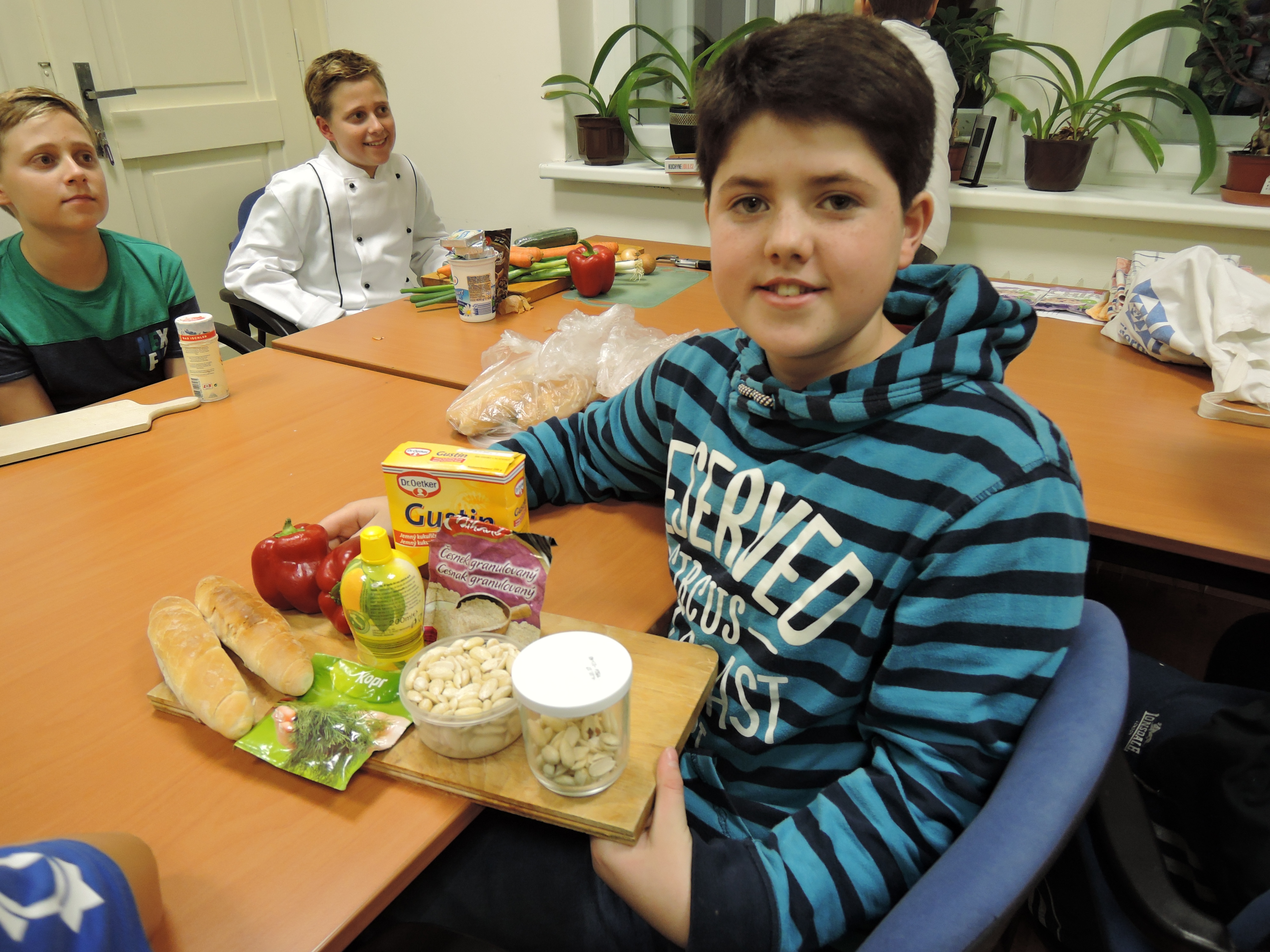 Ingredience ještě jednou, tentokrát se samotným strůjcem této pomazánky. 1